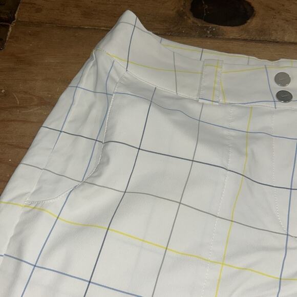 Woman’s Nike Dri-Fit Golf Bermuda Shorts White w/blue & yellow stripes Size 6 - Picture 11 of 11